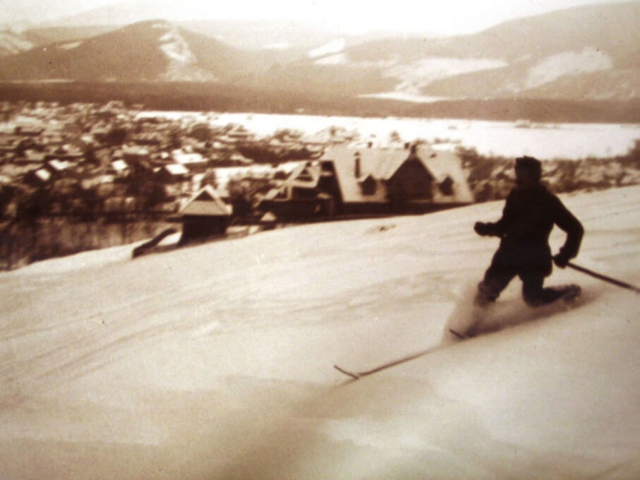 Narciarz skiturowych z dawnych czasów